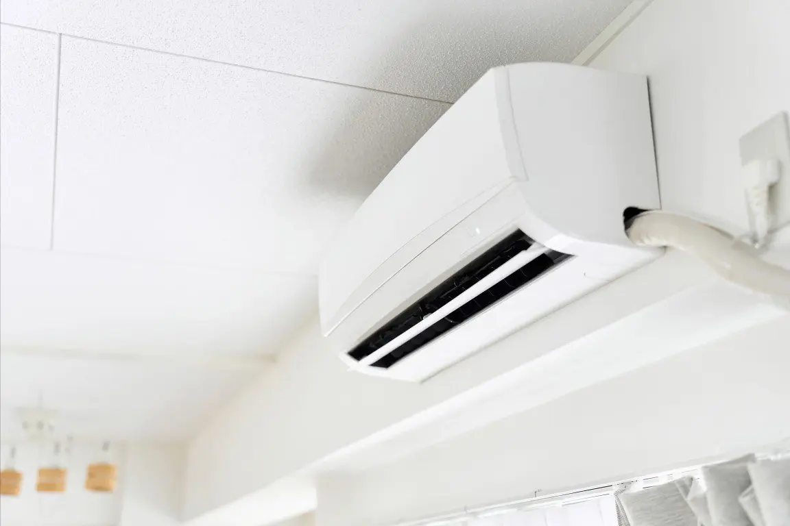 japanese-made-air-conditioner-working-indoors-2026-01-09-00-09-26-utc (1)